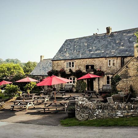 The Crown Inn Rodmarton Exterior foto