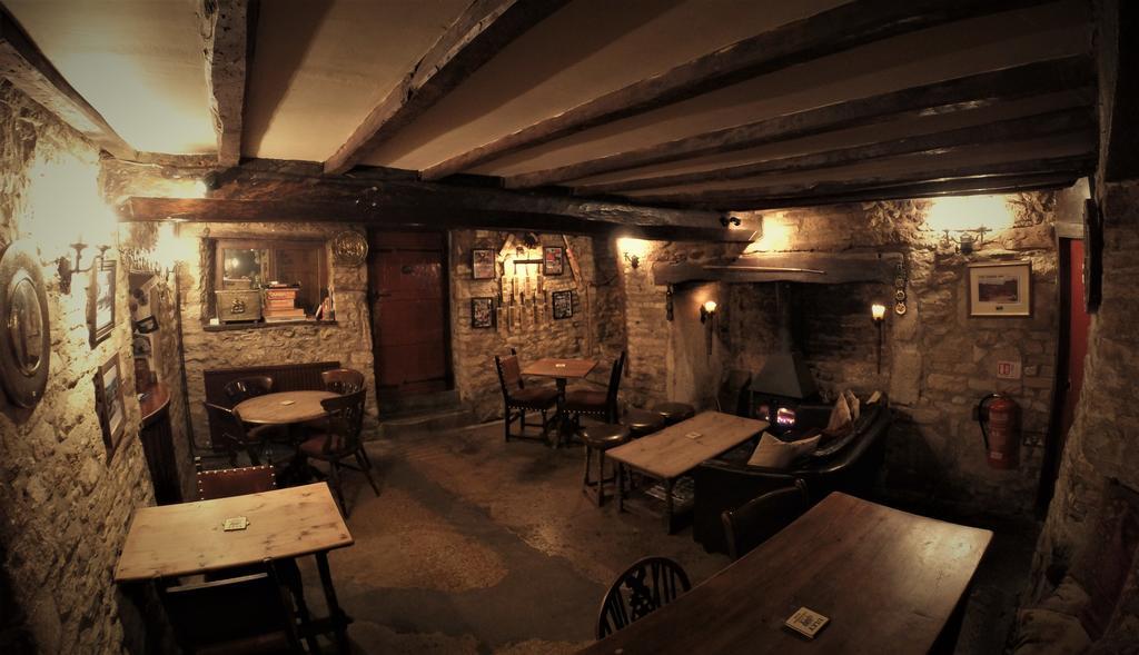 The Crown Inn Rodmarton Exterior foto